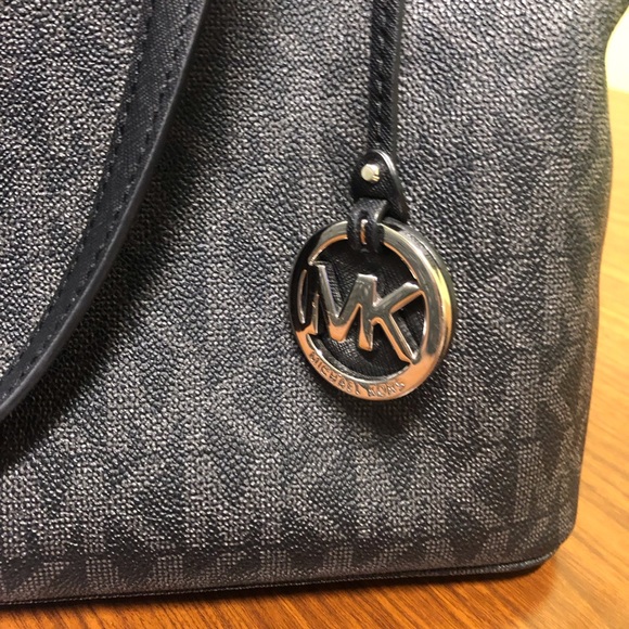 Michael Kors Morgan Medium Logo Tote - Picture 6 of 8